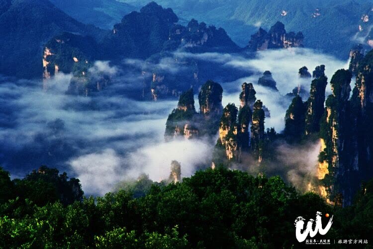 Wulingyuan, Zhangjiajie announces 24-hour on-duty hotline during Golden Week