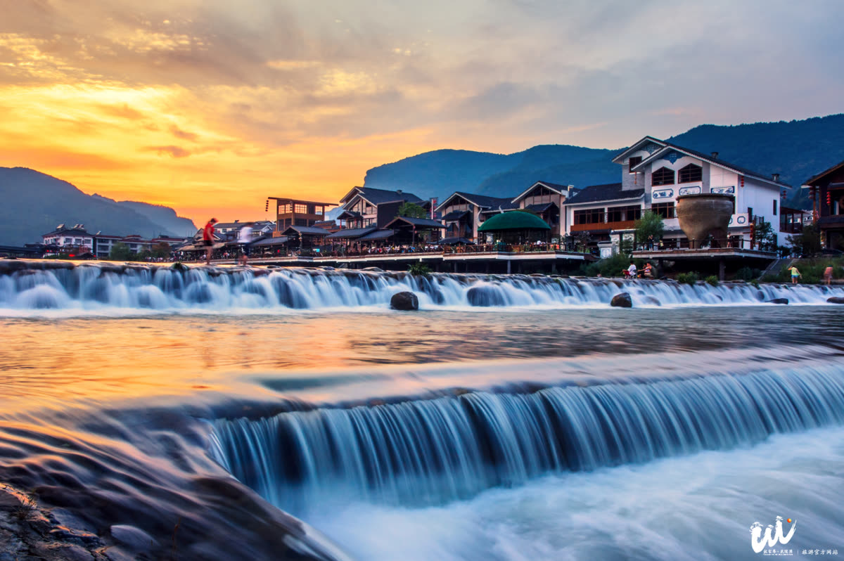 "Everyone lives together in Wulingyuan, and the countryside is built outside of things."