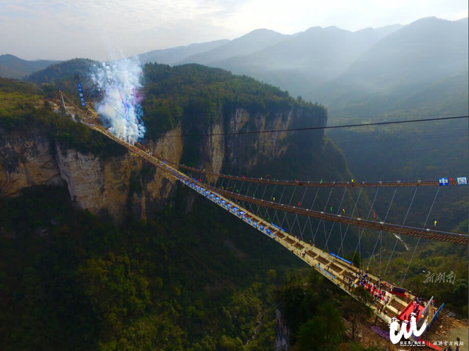[Extra Number] The Zhangjiajie Grand Canyon Glass Bridge was successfully closed, the first of its kind in the world!