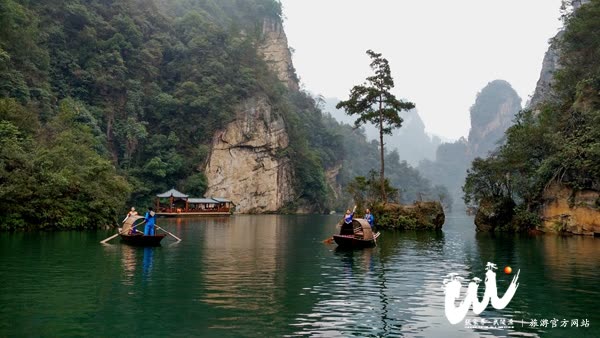 Perahu berbumbung dan air suci memasuki lukisan, kawasan Baofeng Lake menambah pemandangan baharu pada tahun baharu