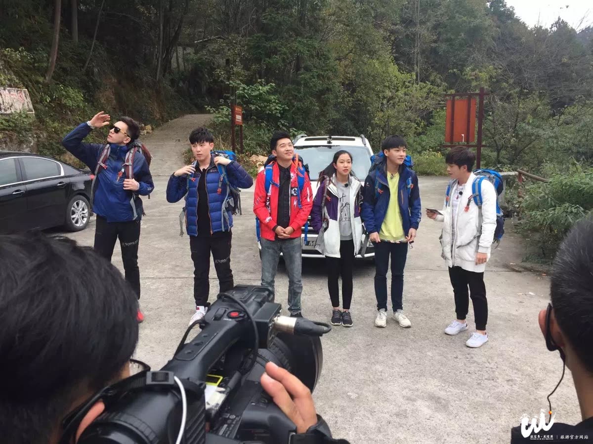 Ang malaking reality show ng Anhui TV na 《Very Driving Period》 ay pumunta sa Wulingyuan para sa shooting