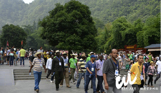 Wulingyuan, Zhangjiajie, is “exploding” with nearly 6.37 million tourists in the summer
