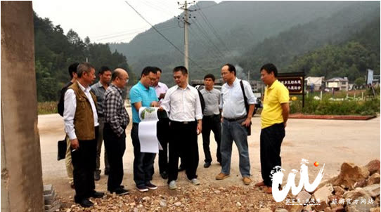 Wulingyuan: Zhu Yongwen investigates the construction of the resettlement area in the Tianzi Mountain Scenic Area