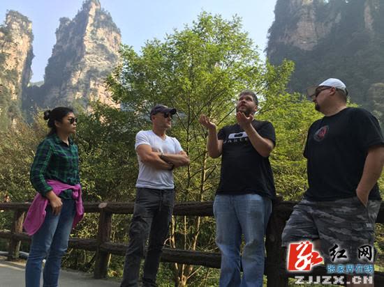 Ang dokumentaryo ng Dubai film production company na "See the World" ay kumuha ng footage sa core scenic area ng Wulingyuan