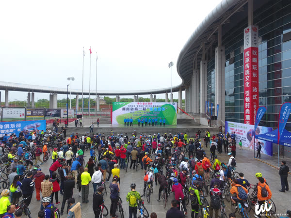 Zhangjiajie Wulingyuan: Nagdaos ng 300-kilometrong walang tigil na bicycle riding challenge