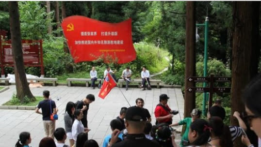 Partijopbouwtoerisme in Zhangjiajie Wulingyuan floreert, gemiddeld meer dan 10.000 bezoekers per dag